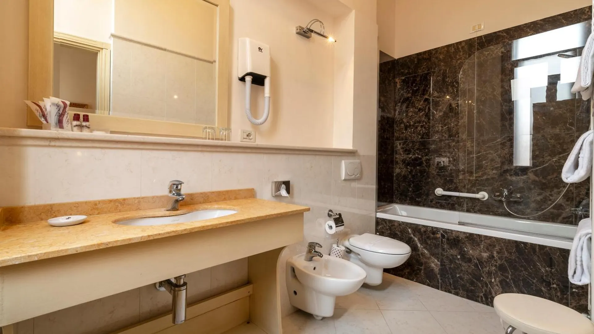 ****  Hotel Bella Venezia Italia